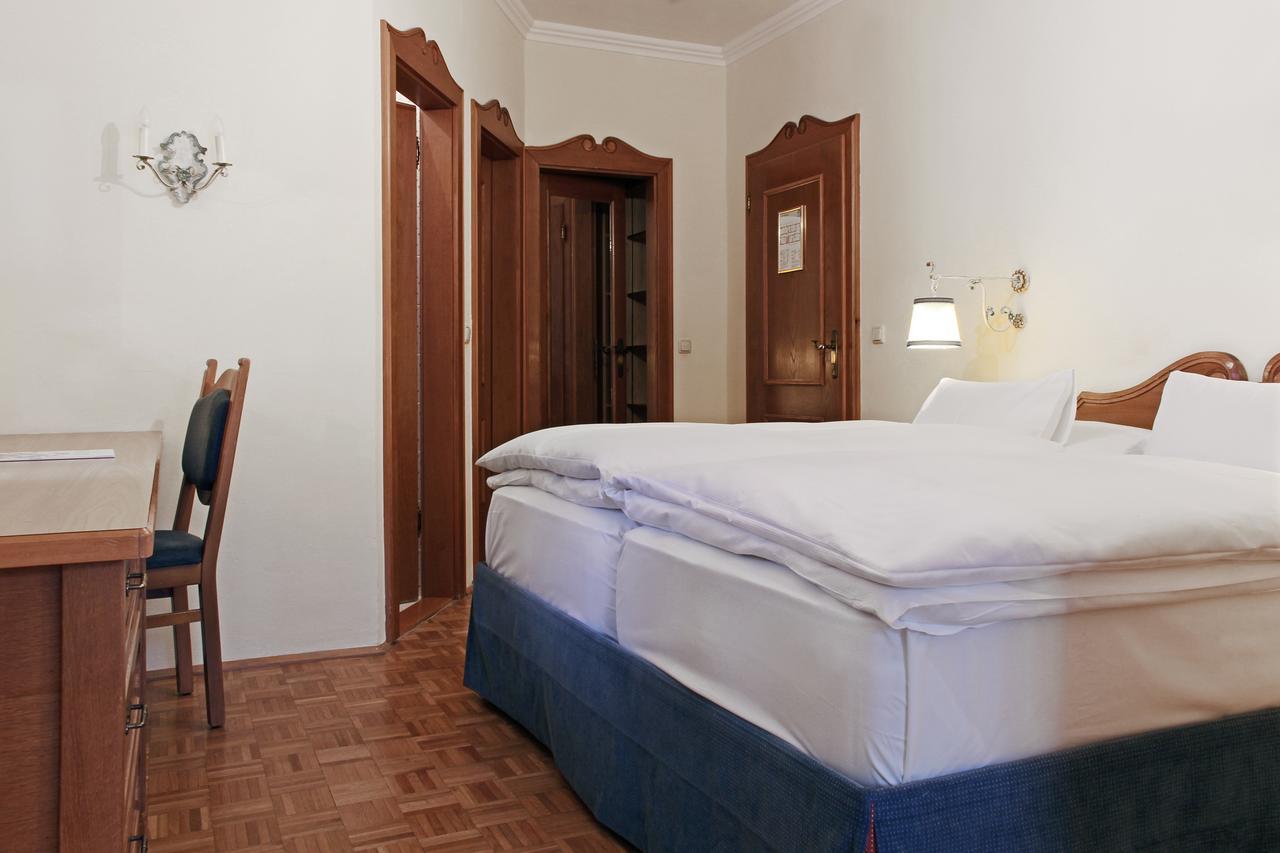 Gruener Baum Hotel Bad Gastein Room photo