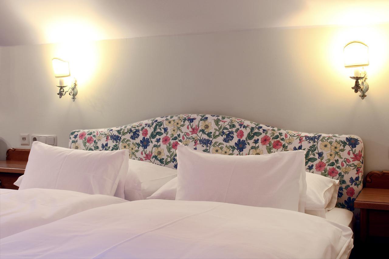 Gruener Baum Hotel Bad Gastein Room photo