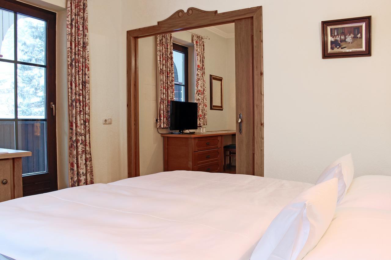 Gruener Baum Hotel Bad Gastein Room photo